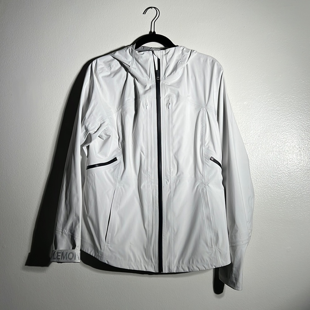 Lululemon size 10 white water resistant rain jacket